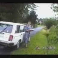 Bem ti i ‘aljnu i tortu i jarak, ko ga tu postavi! I tebe što snimaš, isto.