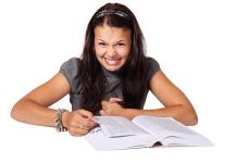 PEVAČICE, VODITELJKE, STARLETE koje su se oprobale u kniževnosti