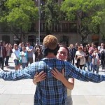 (VIDEO) Da bi biste pristali da vas zagrli potpuni stranac? Koliko vam je otvoren um?