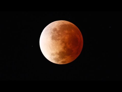 (VIDEO) KRVAVI MESEC: Pratite uživo kako Mesec ulazi u Zemljinu senku!