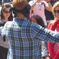 zagrli-potpuni-stranac