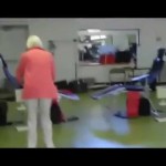 PRABABA (90) Izvodi perfektan salto unazad, bez ruku! (VIDEO)