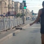 RUSKINJE NA PEŠAČKOM: Kada one prelaze ulicu, niko nije bezbedan (VIDEO)