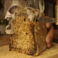 Noz-koji-sece-i-TOSTIRA-hleb