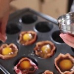 (VIDEO) PRSTE DA POLIŽEŠ: Slanina i jaja kakve nikad niste pravili!