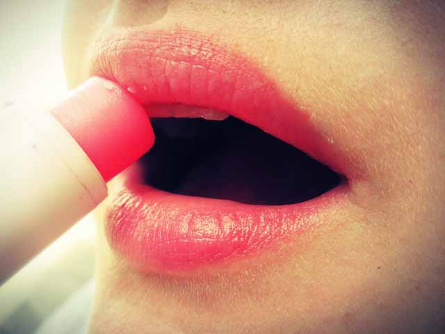 PAŽLJIVO BIRAJ KARMIN ZA PRVI SASTANAK: Evo šta muškarcu boja usana govori o tebi