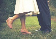 SITNICE ODAJU ISKUSNOG LJUBAVNIKA: 5 znakova da će te on oduševiti u krevetu