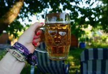 U TO IME ŽIVELI: 7 razloga zašto žene treba da piju pivo ili će da nagrabuse Ko je vaša osoba za kuliranje uz pivo