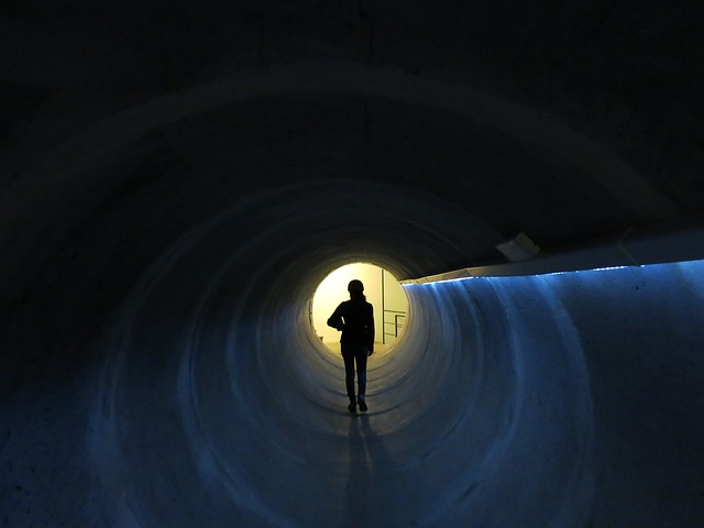 tunnel-598399_640