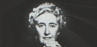 By Agatha Christie plaque -Torre Abbey.jpg: Violetrigaderivative work: F l a n k e r - Agatha Christie plaque -Torre Abbey.jpg, CC BY-SA 3.0, https://commons.wikimedia.org/w/index.php?curid=4841991
