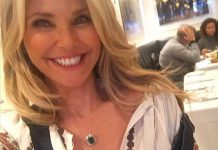 Ova manekenka ima 62 godine i uopšte ne stari! Evo u čemu je njena tajna