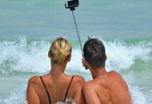 Ako ovakve selfije stavljaš na profil, ima da ti se smeju iza leđa, a zapratiće te neki čobani i budale Ako ovakve selfije stavljaš na profil, ima da ti se smeju iza leđa, a zapratiće te neki čobani i budale