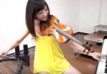 DEVOJKA SVIRA 3 INSTRUMENTA U ISTO VREME: Neverovatan talenat i sluh (VIDEO)