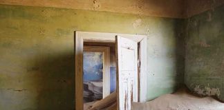 By Damien du Toit from Cape Town, South Africa - Kolmanskop ghost townUploaded by calliopejen1, CC BY 2.0, https://commons.wikimedia.org/w/index.php?curid=15841729