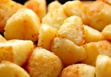 Recept za pečeni krompir u rerni: Jelo po receptu majstora kuhinje