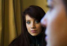 NE DOZVOLI DA TE GLEDAJU KAO ĆURKU: Budi najpametnija u neobaveznom ćaskanju NE DOZVOLI DA TE GLEDAJU KAO ĆURKU: Budi najpametnija u neobaveznom ćaskanju