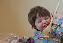 RECEPT ZA KOH: Lagani brzi kolač koji mogu i deca da prave RECEPT ZA KOH: Lagani brzi kolač