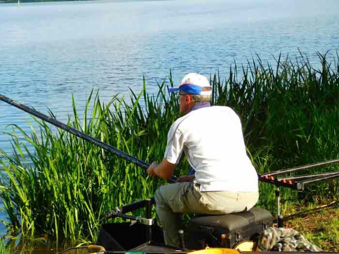 Pecao ribu, pa UPECAO NUDISTU ZA JAJCA: Život piše najluđe lovačke priče