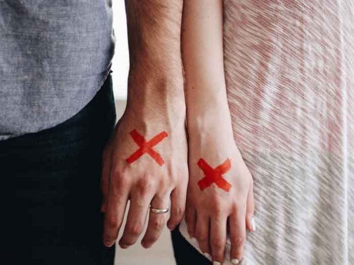 ZAŠTO SE DANAS SVI RAZVODE, ČAK I KADA SE SILNO VOLE: Glavni razlozi za propast modernih brakova