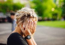 ZAŠTO SE ŽENE BUDE NADRNDANE: Tek je ustala, a već zvoca!