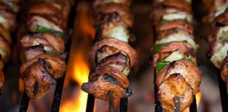 Pileći ražnjići, ražnjići, slanina, roštilj, piletina, recept, pixabay