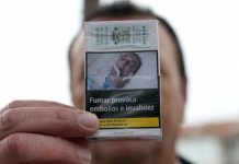 PA TUŽILA BI IH ZA MILION DOLARA: Našao svoju fotku na pakli cigara kao upozorenje za pušače, slikali ga bez dozvole! PA TUŽILA BI IH ZA MILION DOLARA: Našao svoju fotku na pakli cigara kao upozorenje za pušače, slikali ga bez dozvole!