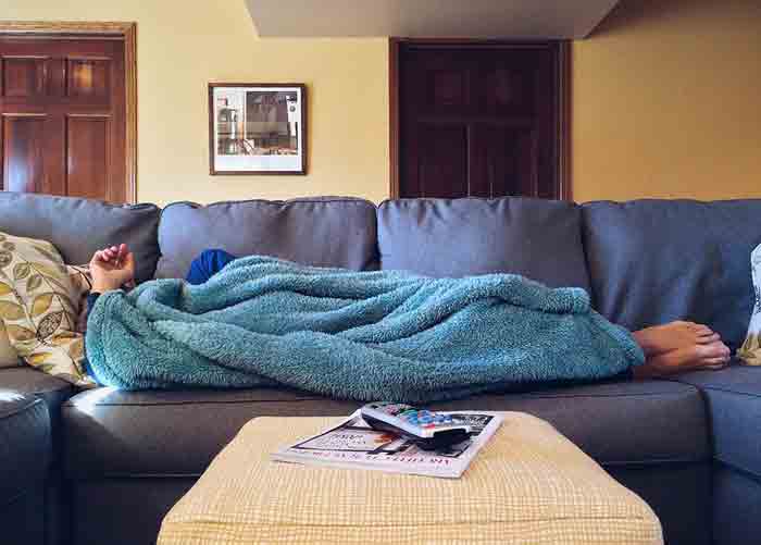 EVO ŠTA POPODNEVNA DREMKA RADI VAŠEM MOZGU: Da li je spavanje posle ručka zdravo, ili ne?