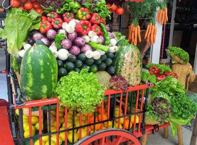 SEZONA paprike, paradajza, kukuruza, trešanja, jagoda... SEZONSKO VOĆE I POVRĆE PO MESECIMA