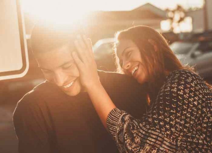 Ljubavni horoskop za oktobar 2019: Ovan skače iz flerta u flert, Devica neizmerno srećna, kod Strelca klimavo u vezi