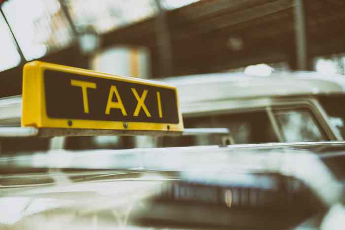 Taxi telefoni Beograd: Spisak taxi udruženja - brojevi telefona i informacije.