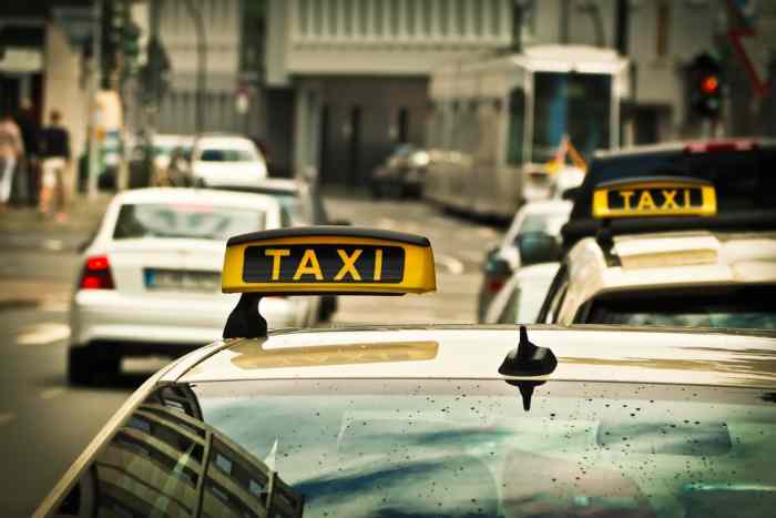 Taxi telefoni Beograd: Spisak taxi udruženja - brojevi telefona i informacije.