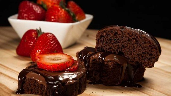 Čokoladna glazura kao iz poslastičarnice: Primenite ovaj trik i napravite rajske kolače!
