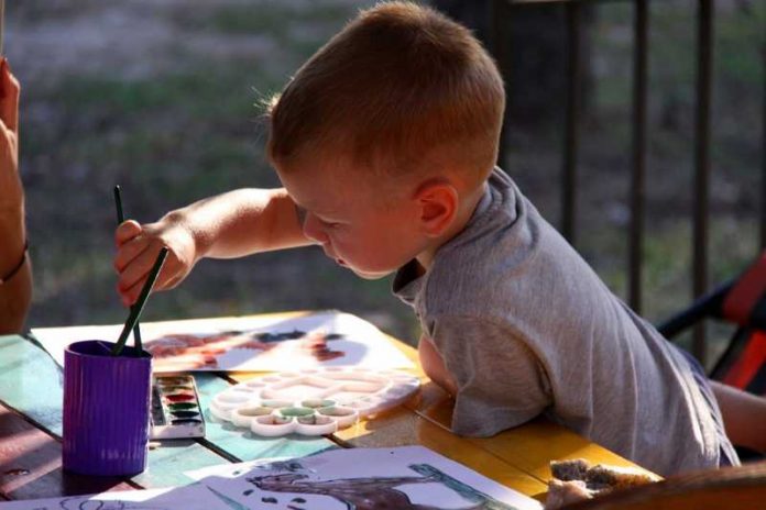 Saznajte sve o karakteru mališana: Evo šta izbor boje na crtežu otkriva o detetu!